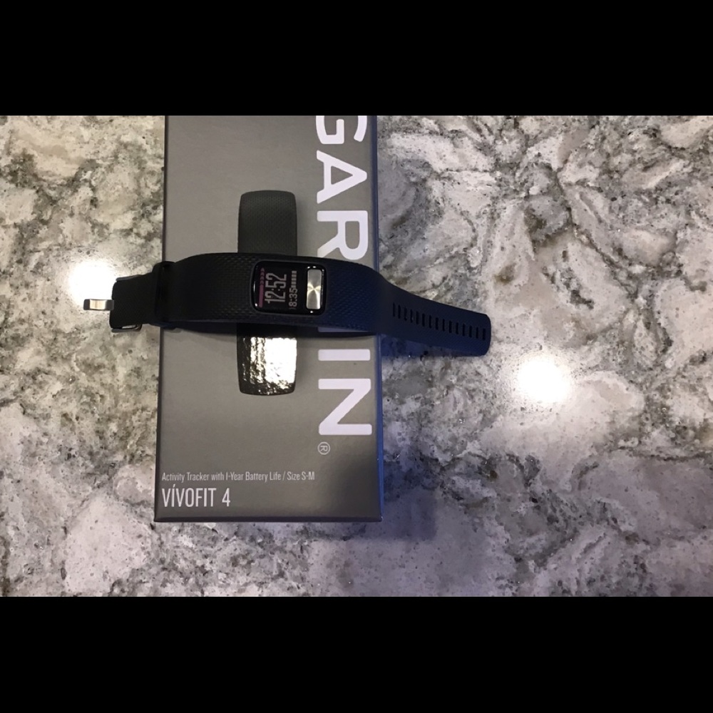 GARMIN Vivofit 4 - New with box